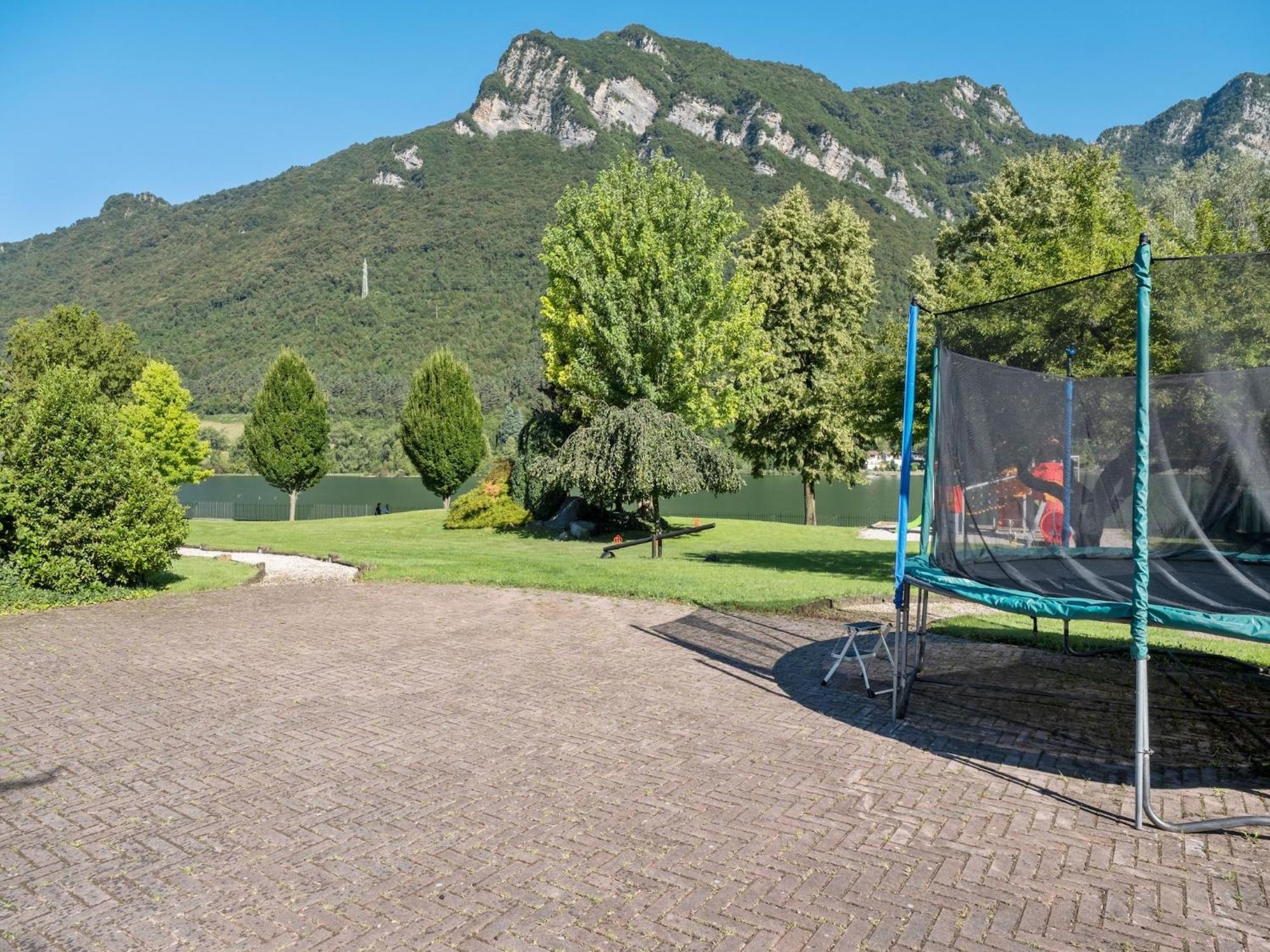 Spacious Apartment In Idro With Shared Pool Crone Exterior foto